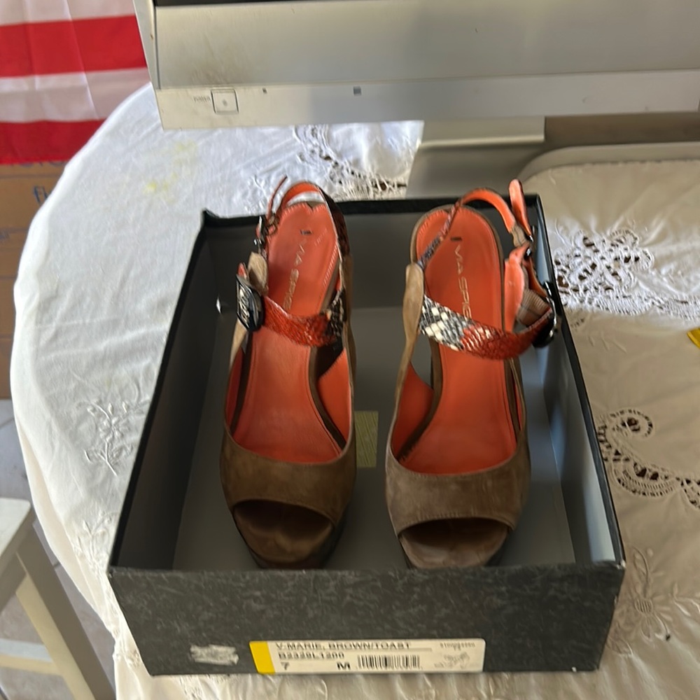 Via Spiga size 7 5inch heel V-Marie, brown toast